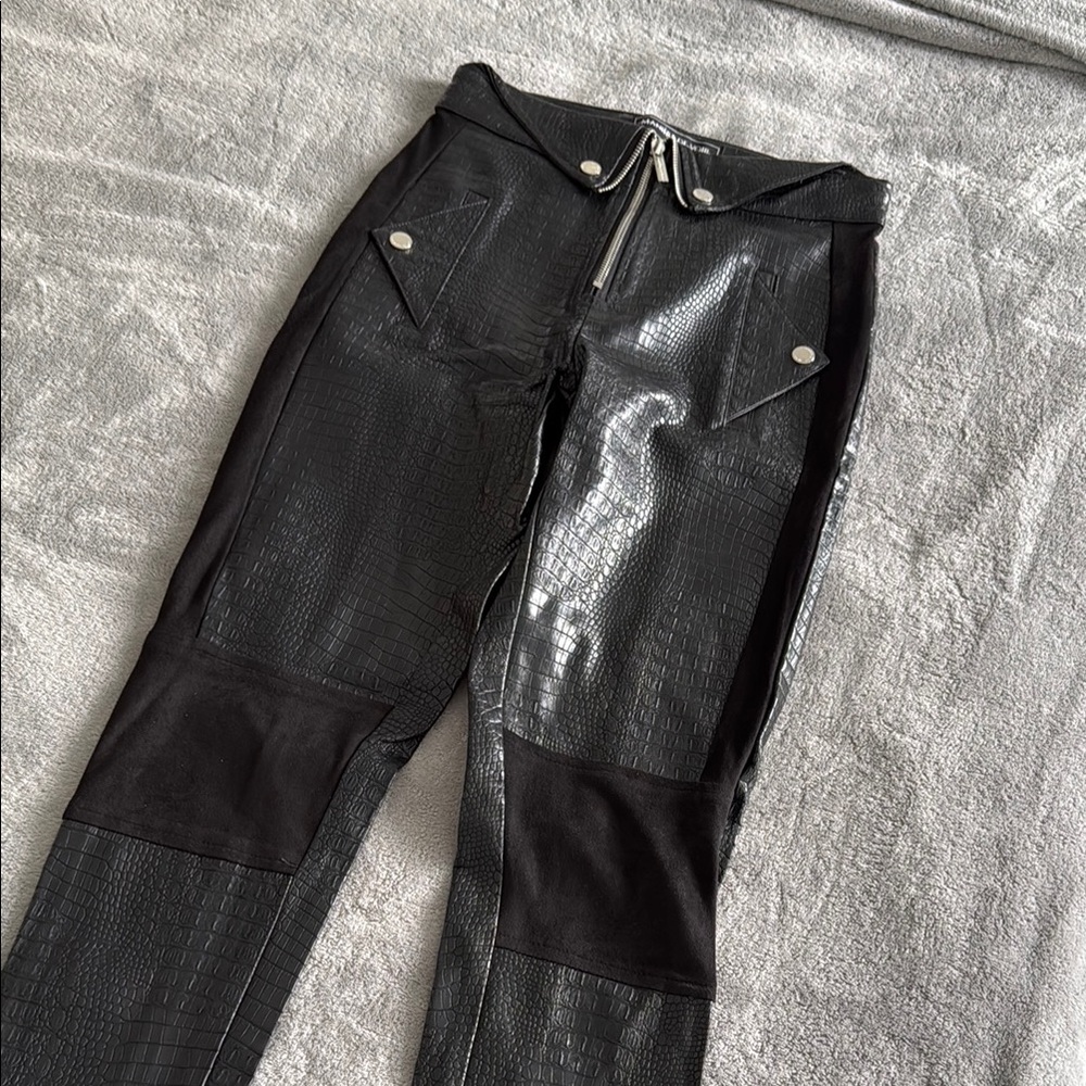 MANIERE DE VOIR Black Leather Women's Pants